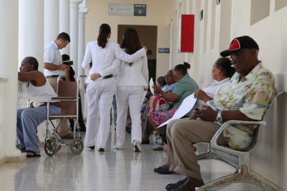 Con llamados a la huelga a sus afiliados, sociedades médicas expresan apoyo al paro