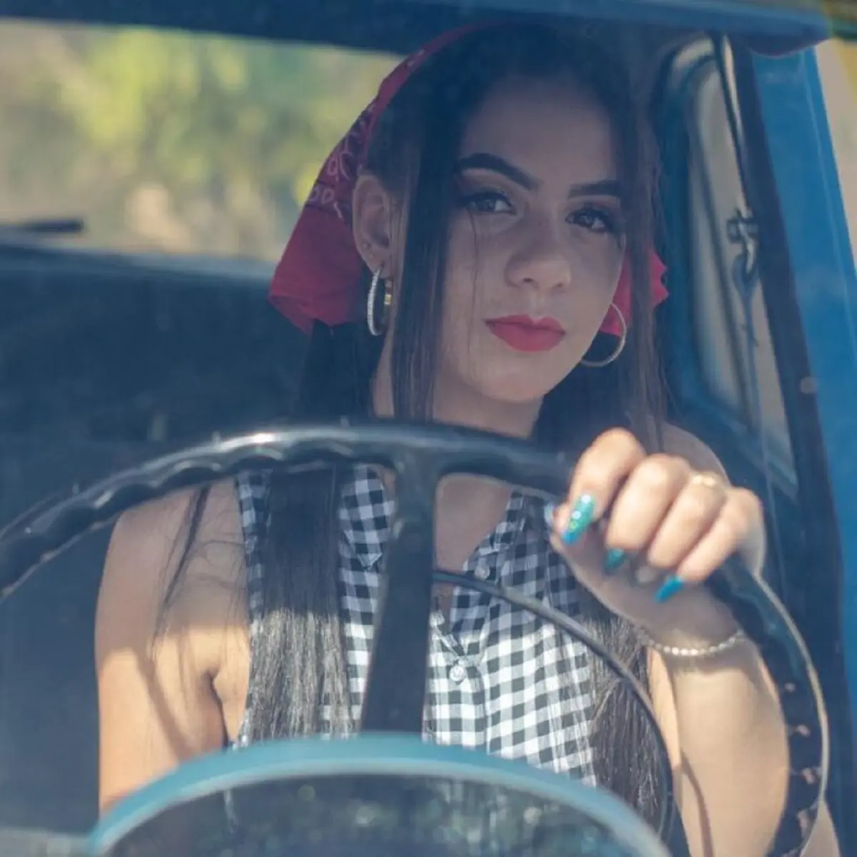 Esmeralda Richiez llegó con el rostro pálido y sin fuerzas.