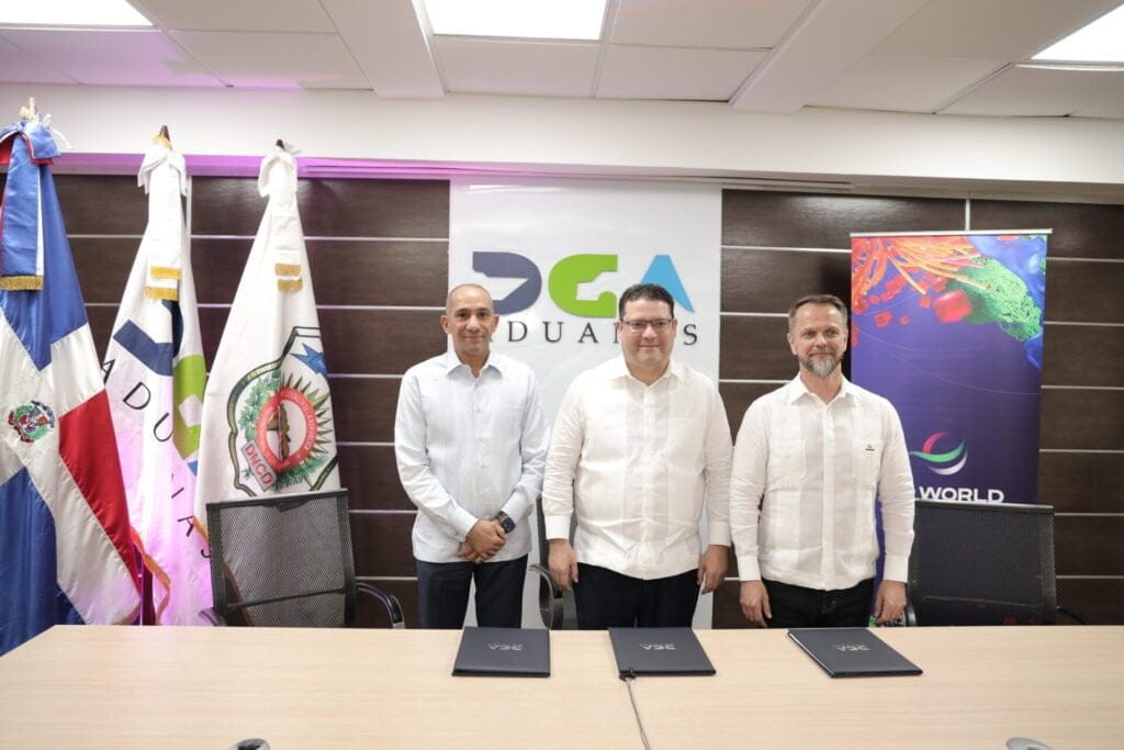 DP World Caucedo aumenta la seguridad con la instalación de tres nuevos escáneres de rayos X para inspección de carga 1 Firma de acuerdo 1