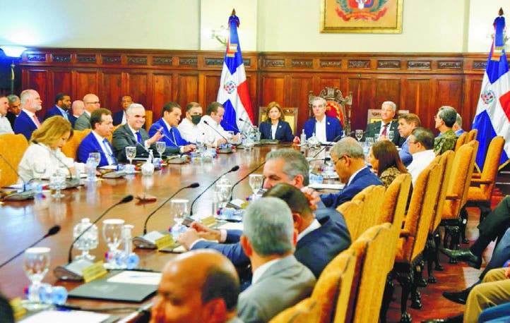 Gobierno restringe gasto en el Estado