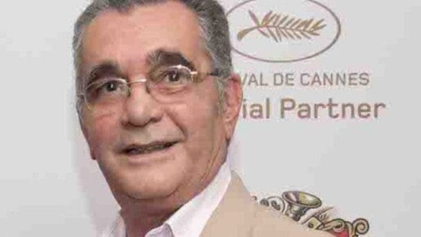 Mejía veterano actor que ahora ve películas desde su casa en la tele