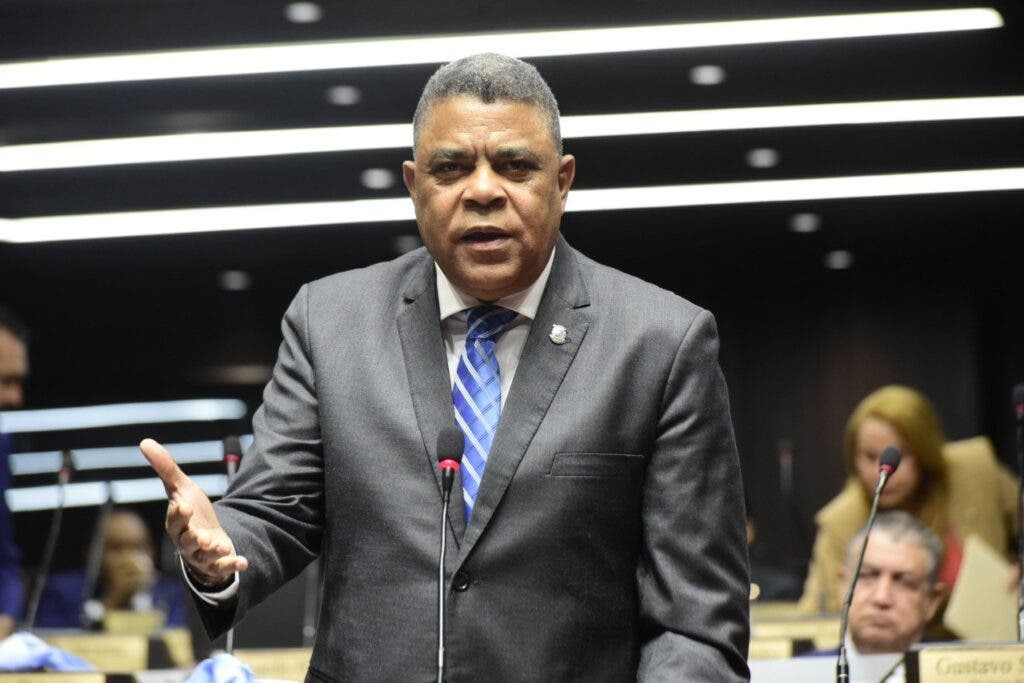 “No debe ni puede haber tregua política cuando se elige el salón de actos para hacer proselitismo”, dice vocero peledeísta