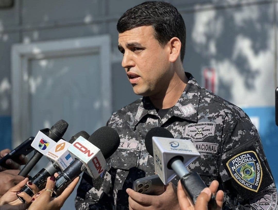 Portavoz de la Policía de Santiago trasladado de emergencia a un centro de salud Portavoz de la Policía de Santiago trasladado de emergencia a un centro de salud