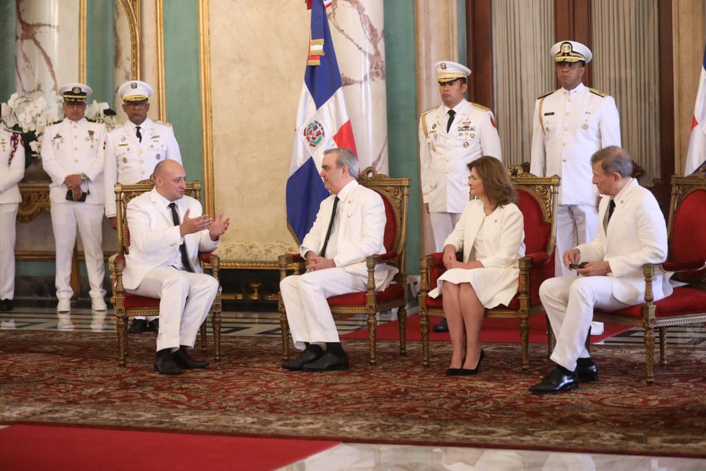 Presidente recibe cartas credenciales de siete nuevos embajadores Presidente recibe cartas credenciales de siete nuevos embajadores