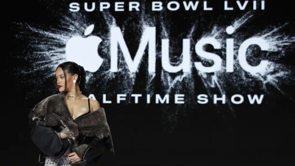 Rihanna dice que la maternidad la impulsó a realizar el Super Bowl