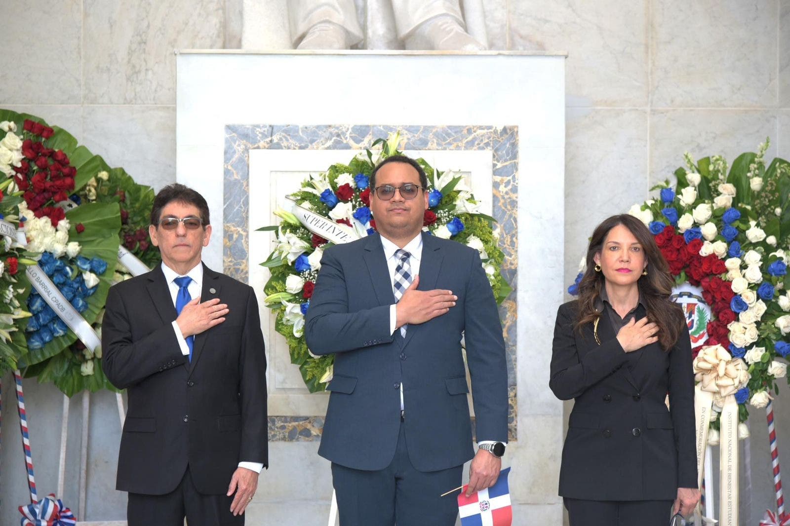 Superintendencia de Electricidad depositos ofrenda floral
