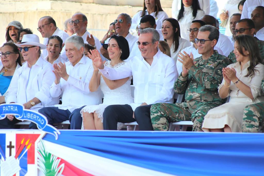 Abinader encabeza el desfile por el 179 aniversario de la batalla el 30 de marzo