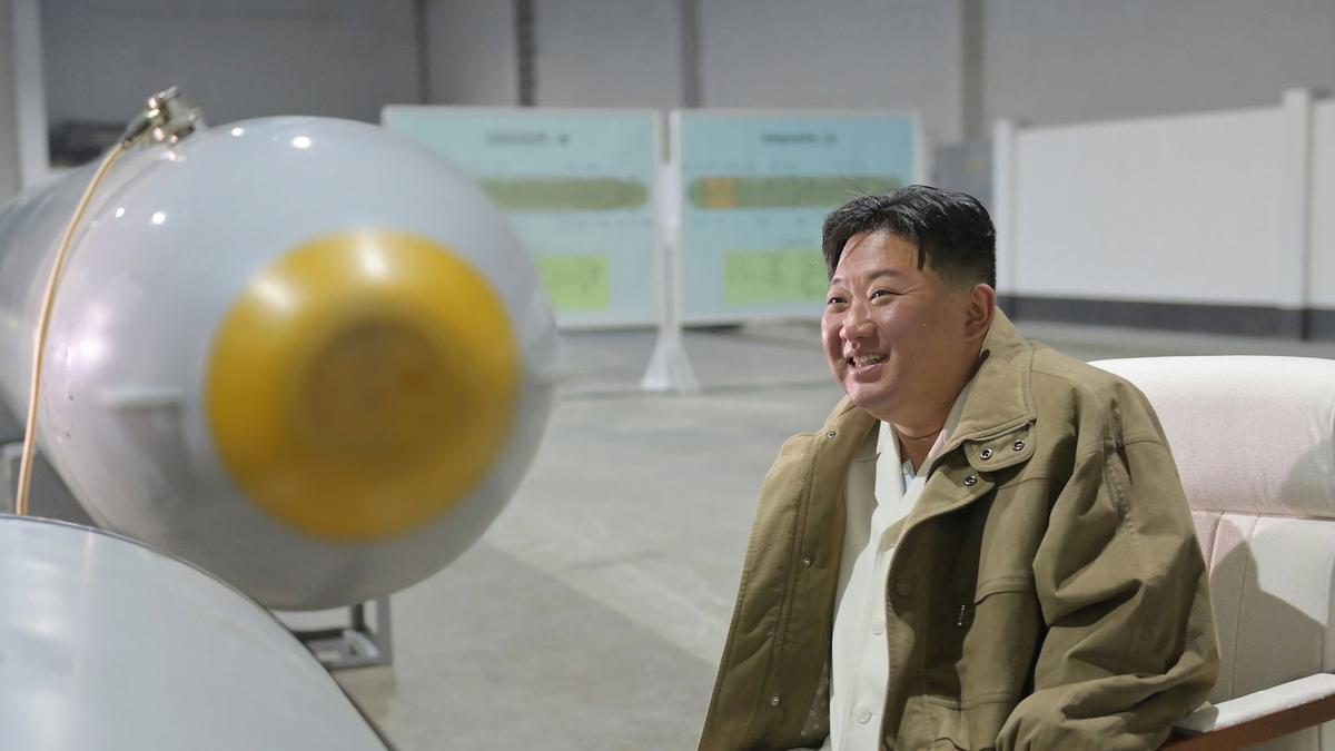 Corea del Norte muestra armamento nuclear para Corea del Norte muestra armamento nuclear para