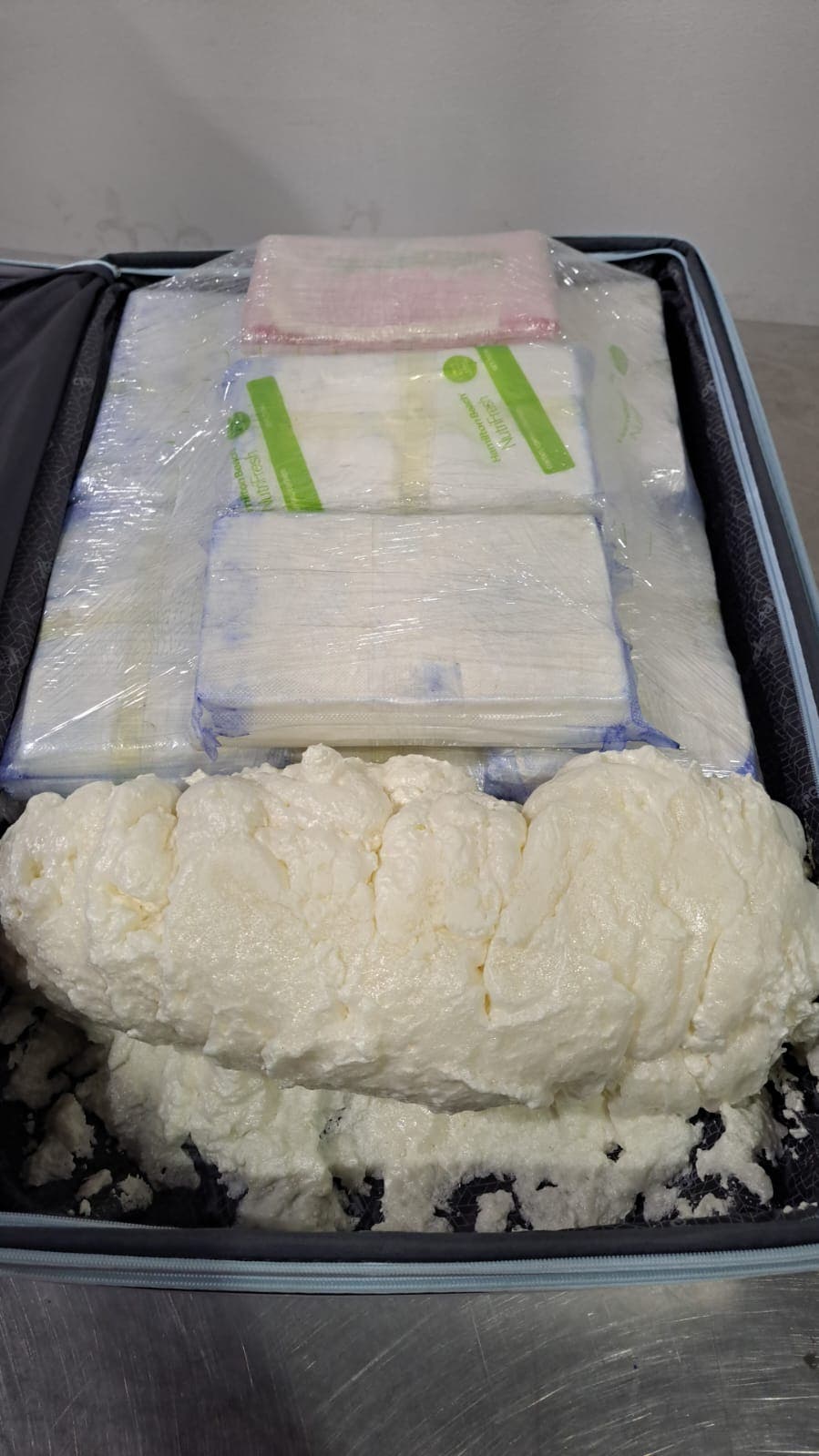 DNCD incauta 41 paquetes de cocaína en Aeropuerto Las Américas