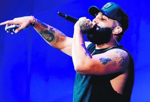 Eladio Carrión lanza nuevo disco con colaboraciones de Bad Bunny y 50 Cent