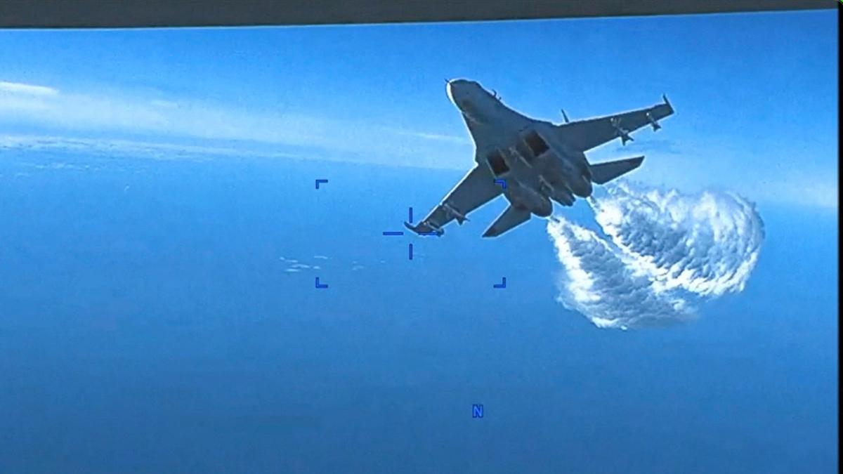 Estados Unidos desclasifica las imágenes del choque de su dron con un caza ruso Estados Unidos desclasifica las imágenes del choque de su dron con un caza ruso