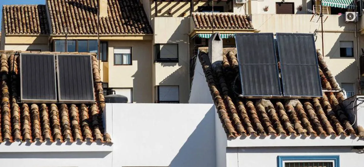 La astrofísica de los paneles solares: ¿cómo funcionan el autoconsumo y los excedentes energéticos? | Vacío Cósmico