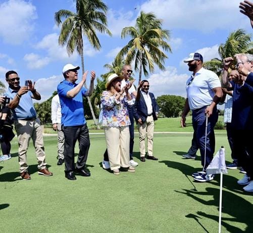 Leonel encabeza Torneo de Golf Funglode Leonel encabeza Torneo de Golf Funglode