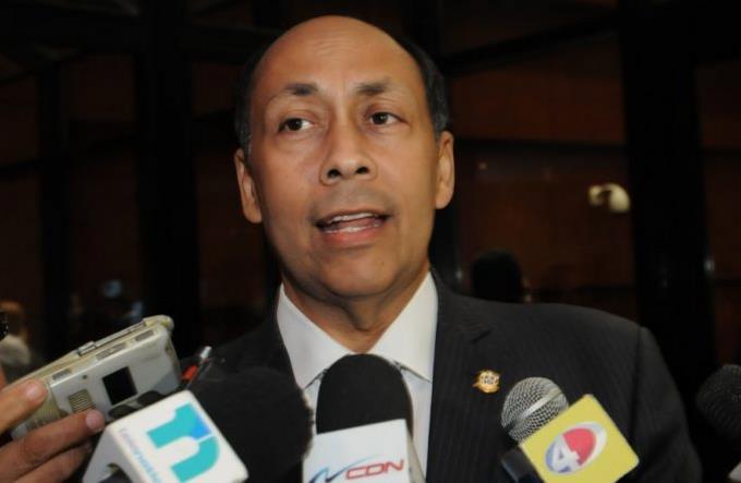 Luis Canaán renuncia como miembro del PLD Luis Canaán renuncia como miembro del PLD