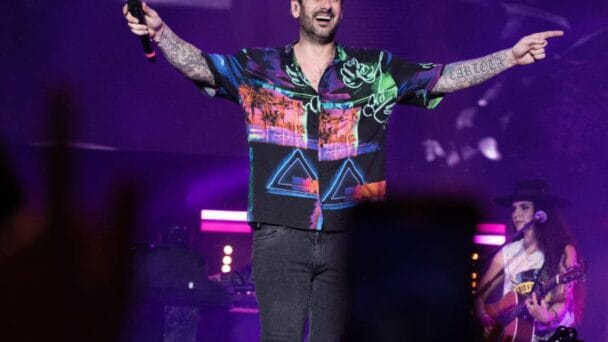 Melendi llena el Palacio de los Deportes con sus historias hechas canciones
