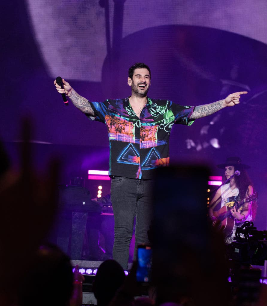 Melendi llena el Palacio de los Deportes con sus historias hechas canciones