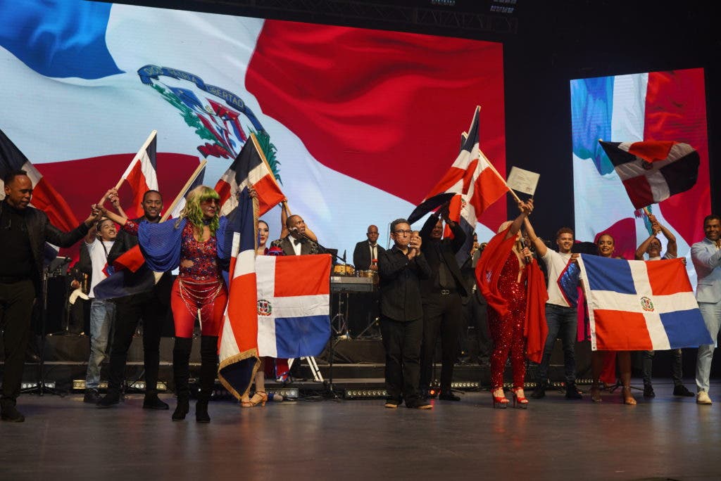 “Mi música es mi bandera” rinde homenaje a la Patria a ritmo de merengue en el Teatro Nacional “Mi música es mi bandera” rinde homenaje a la Patria a ritmo de merengue en el Teatro Nacional