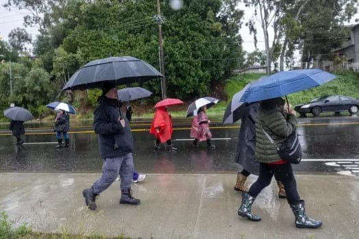 Nueva tormenta amenaza con más lluvia y nieve en California que ya está bajo el agua Nueva tormenta amenaza con más lluvia y nieve en California que ya está bajo el agua
