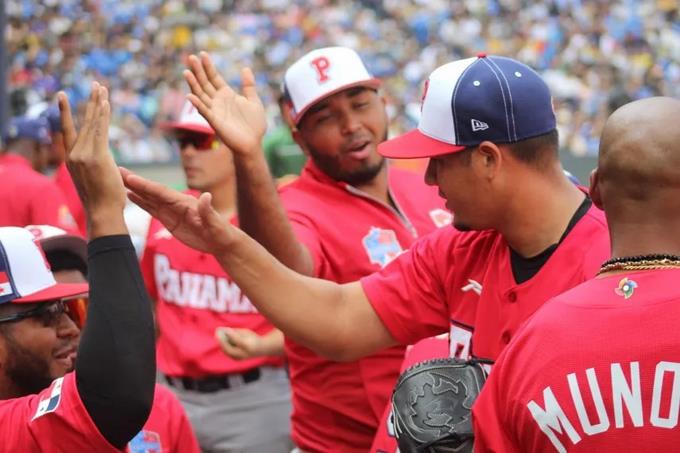 Panamá pinta de blanco a Italia y sigue en la lucha