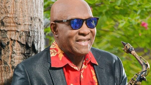 Saxofonistas que desde hace años le dan swing al merengue típico