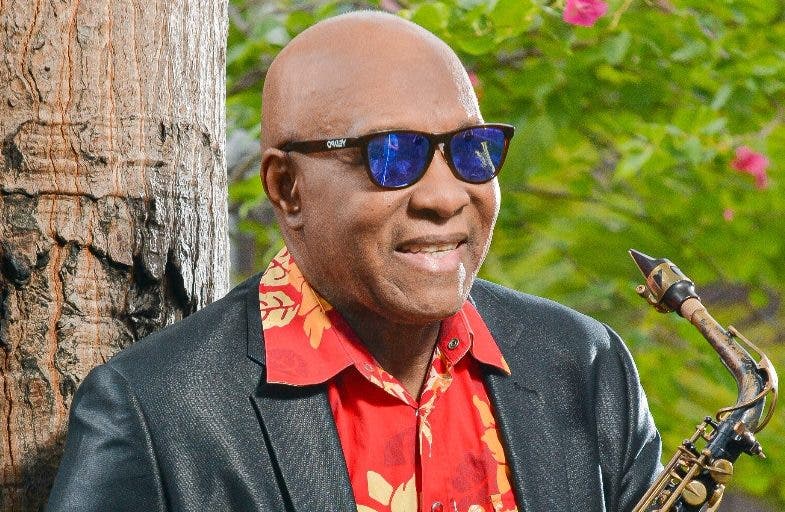 Saxofonistas que desde hace años le dan swing al merengue típico