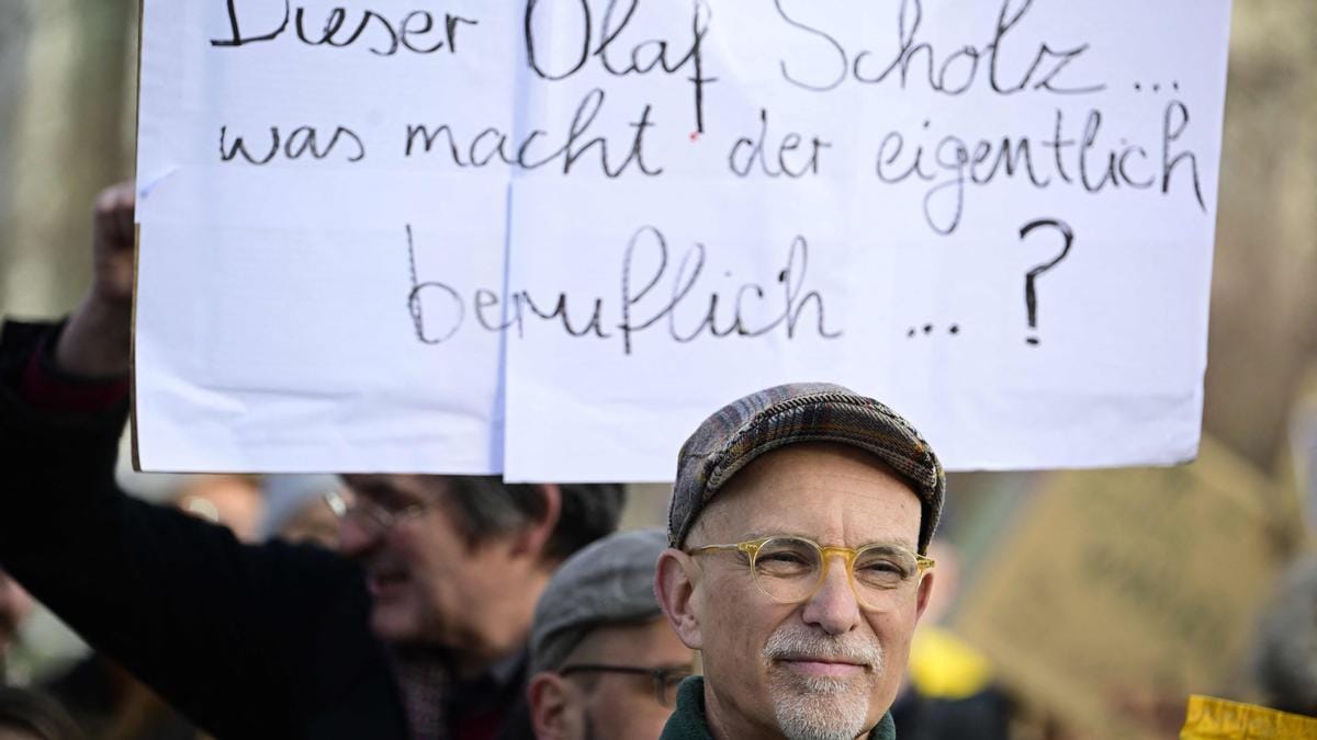 Scholz, ante un tripartito crispado y una huelga bajo la sombra de Francia Scholz, ante un tripartito crispado y una huelga bajo la sombra de Francia