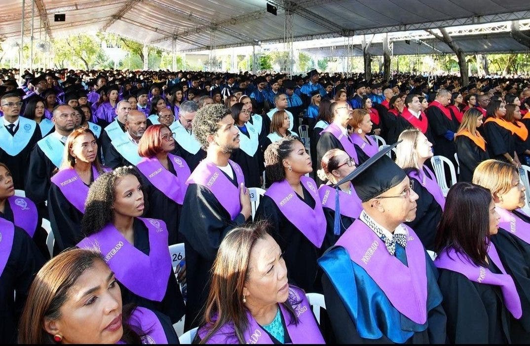 UASD gradúa a estudiantes del programa “Profesionalizarse” para Servidores Públicos