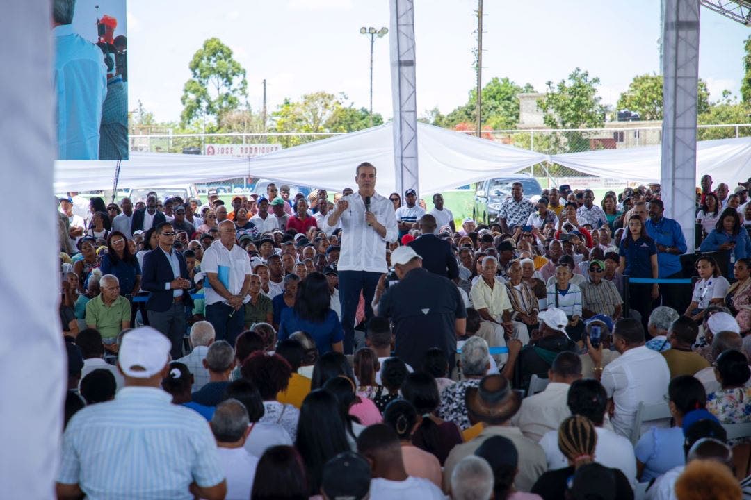 Abinader: “Esa es la mejor política, la que reconoce y da derechos a las personas, reparte la riqueza y da seguridad”