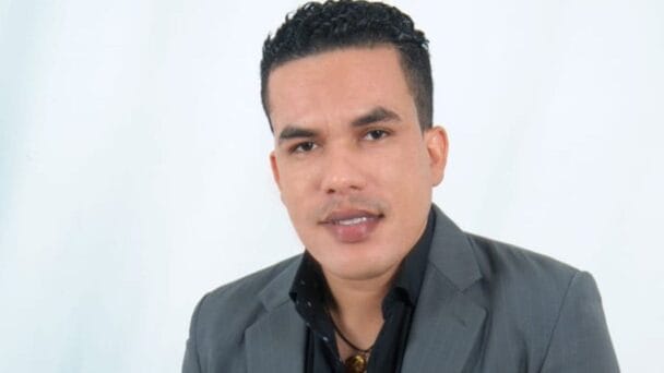 Alexis Corniel le canta con el alma a Cristo
