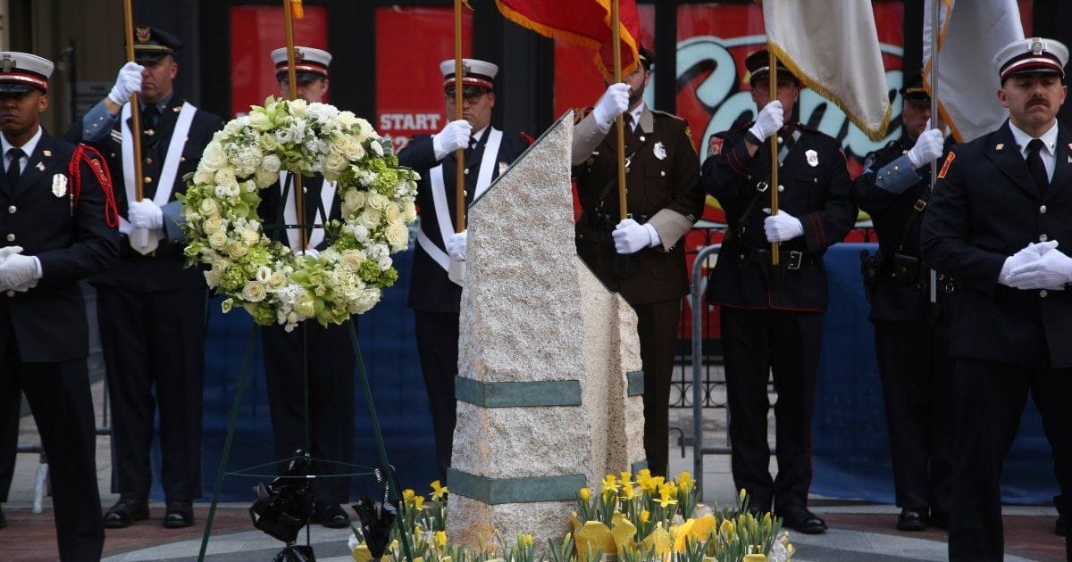 Ceremonia en honor a las víctimas del maratón de Boston