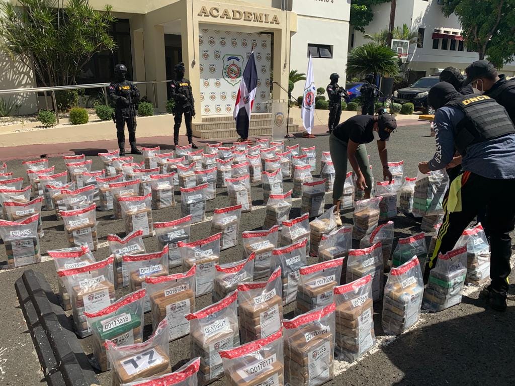DNCD incauta más de dos toneladas de cocaína; Estiman que es uno de los tumbes más grandes de la historia de RD DNCD incauta más de dos toneladas de cocaína; Estiman que es uno de los tumbes más grandes de la historia de RD