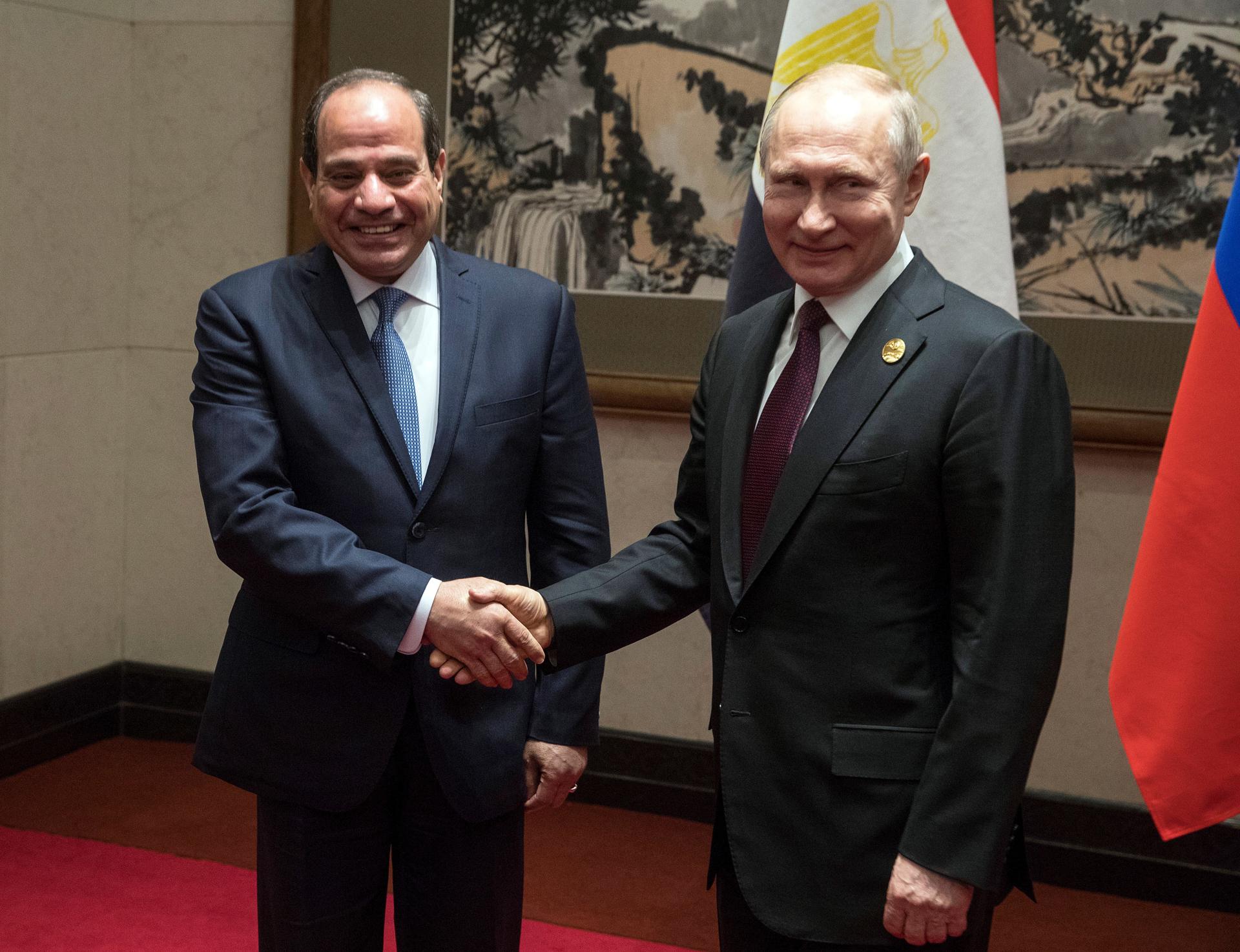 El presidente de Egipto planeaba enviar miles de armas a Rusia, según documentos