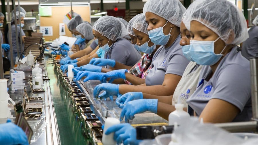 Gobierno anuncia aumento del 20% en el salario mínimo de los trabajadores de la zona franca industrial