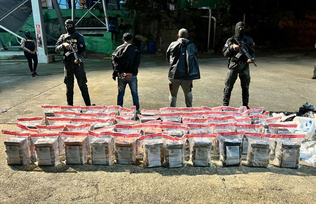Interceptan embarcación en alta mar con 324 paquetes de coca y más de una tonelada en 48 horas