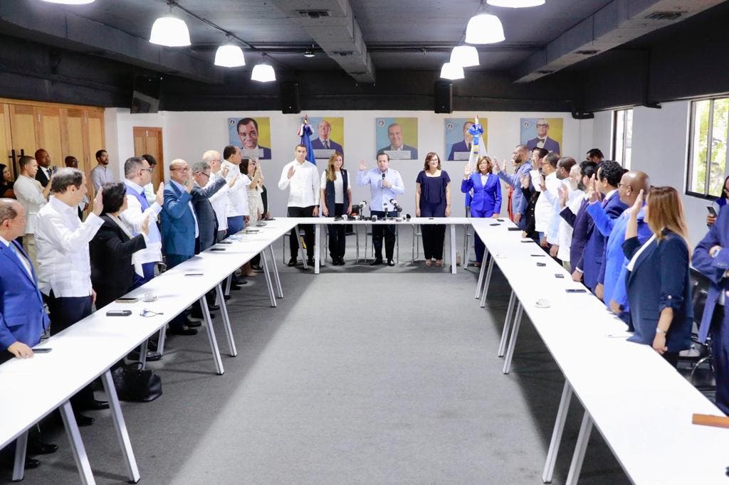 PRM juramenta a sus nuevos secretarios nacionales y directores departamentales