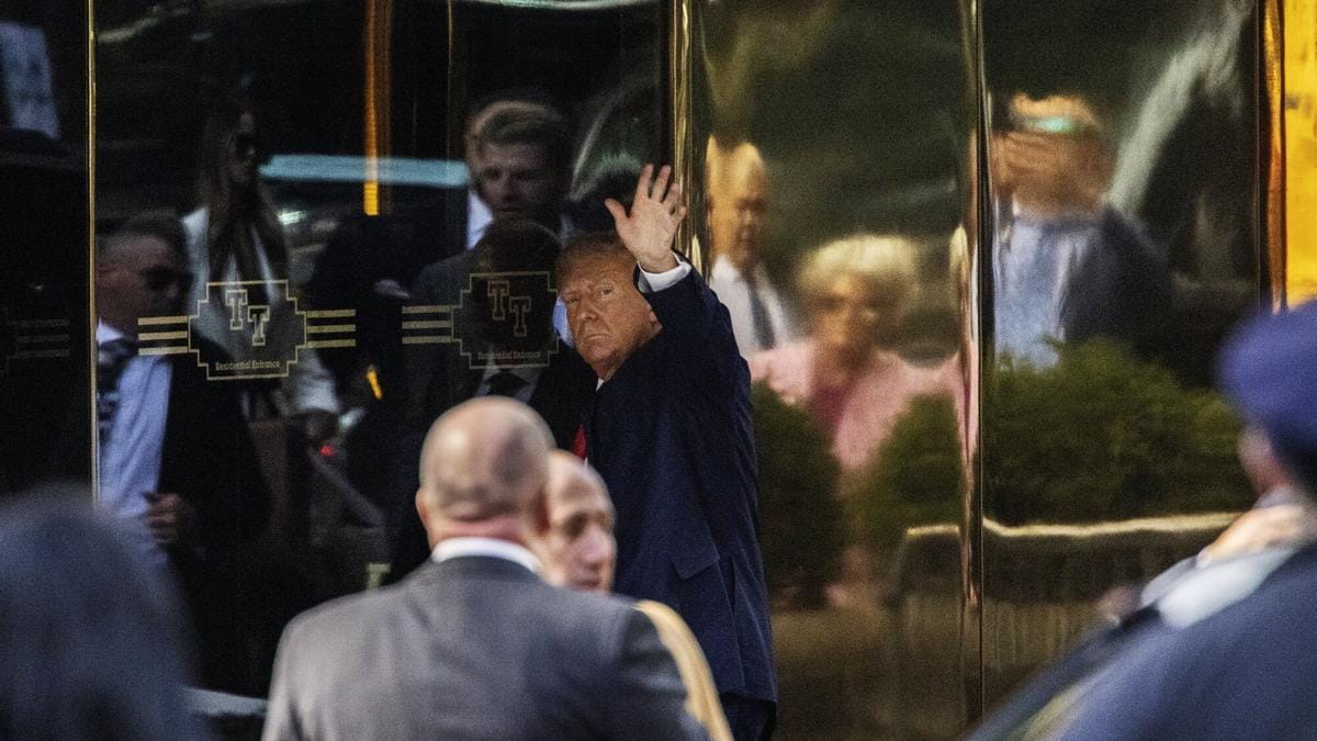 Trump llega a Nueva York para entregarse y ser imputado