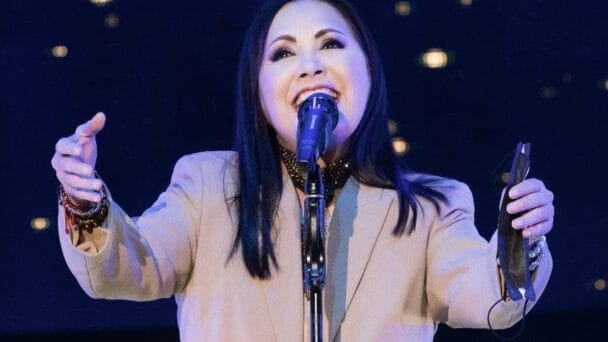 Ana Gabriel, se despide hoy tras dos noches éxitos