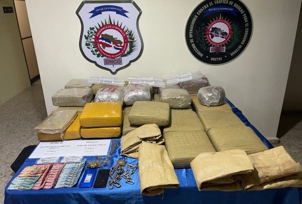 Autoridades incautan 284 libras de marihuana en un camión y arrestan a dos hombres