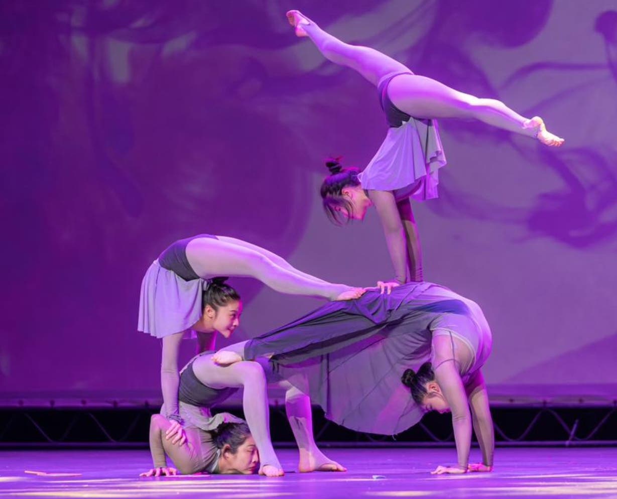 China celebra con arte acrobática relaciones con el país