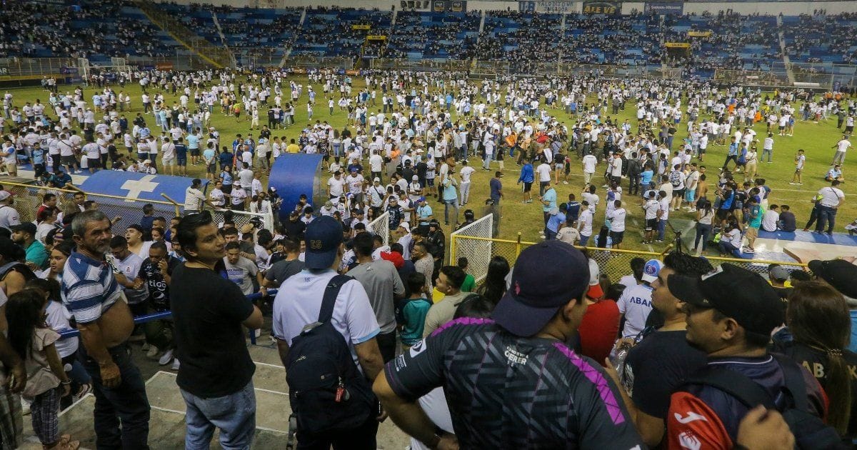 Detienen al presidente de la selección en El Salvador por la estampida