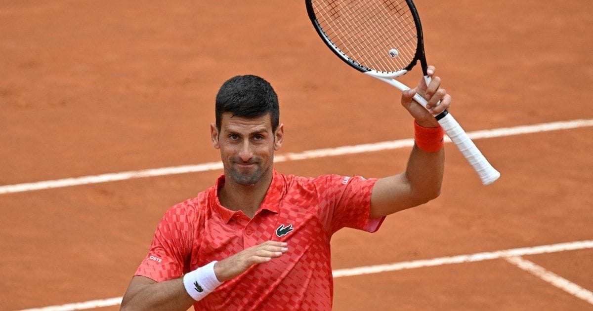 Djokovic se recupera de un golpe involuntario y avanza
