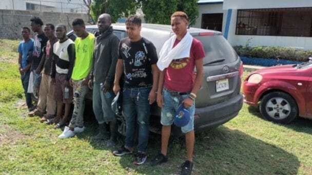 Dos dominicanos apresados por contrabandear haitianos indocumentados