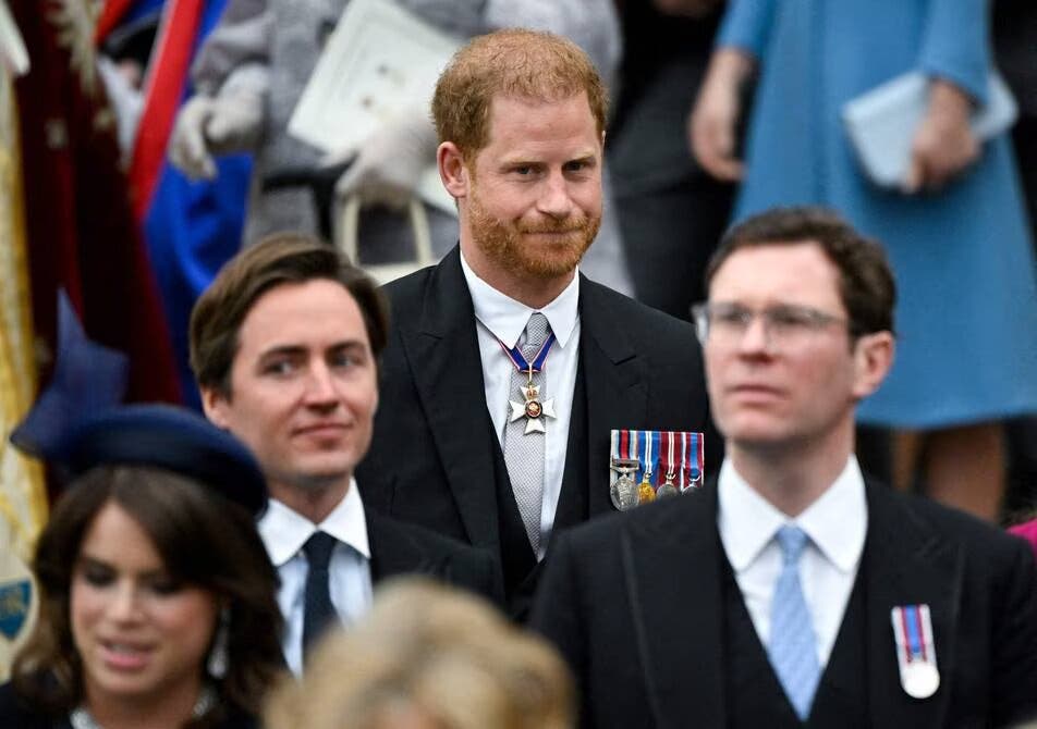 El príncipe Harry, un extraño en la coronación de su padre El príncipe Harry, un extraño en la coronación de su padre