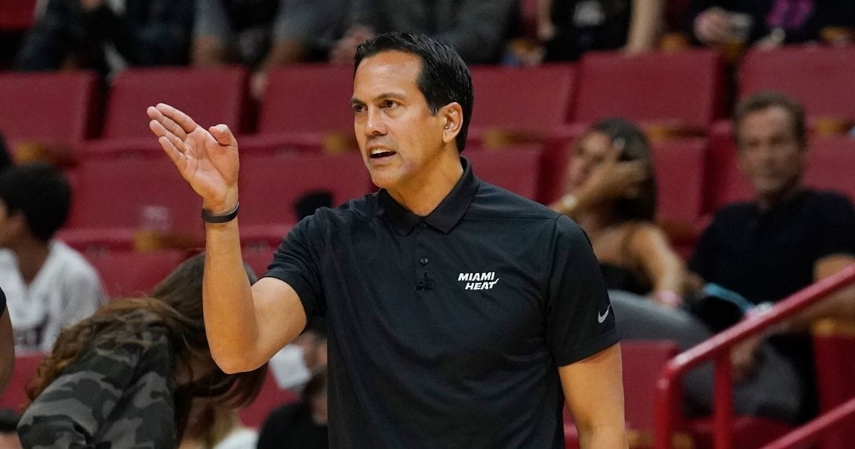 Entrenador de Miami Heat incluido en un pequeño grupo Entrenador de Miami Heat incluido en un pequeño grupo