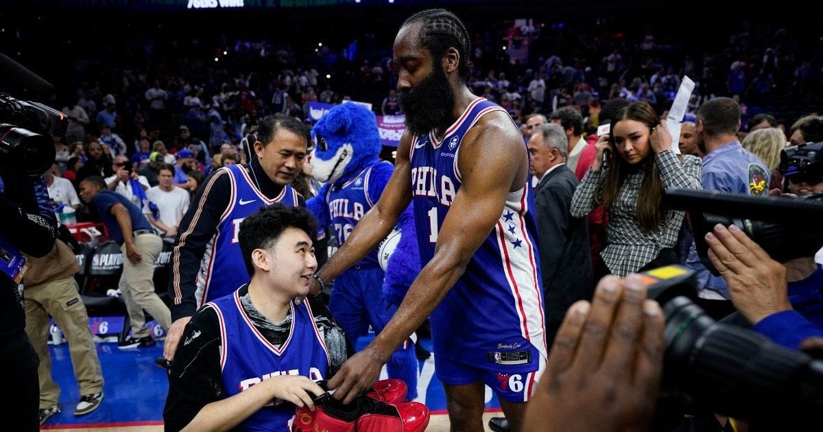 James Harden obliga a empatar la serie entre Filadelfia y Boston James Harden obliga a empatar la serie entre Filadelfia y Boston