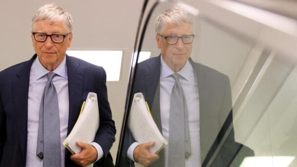 La dramática predicción de Bill Gates sobre el futuro de estos trabajos: bajo la amenaza de la IA
