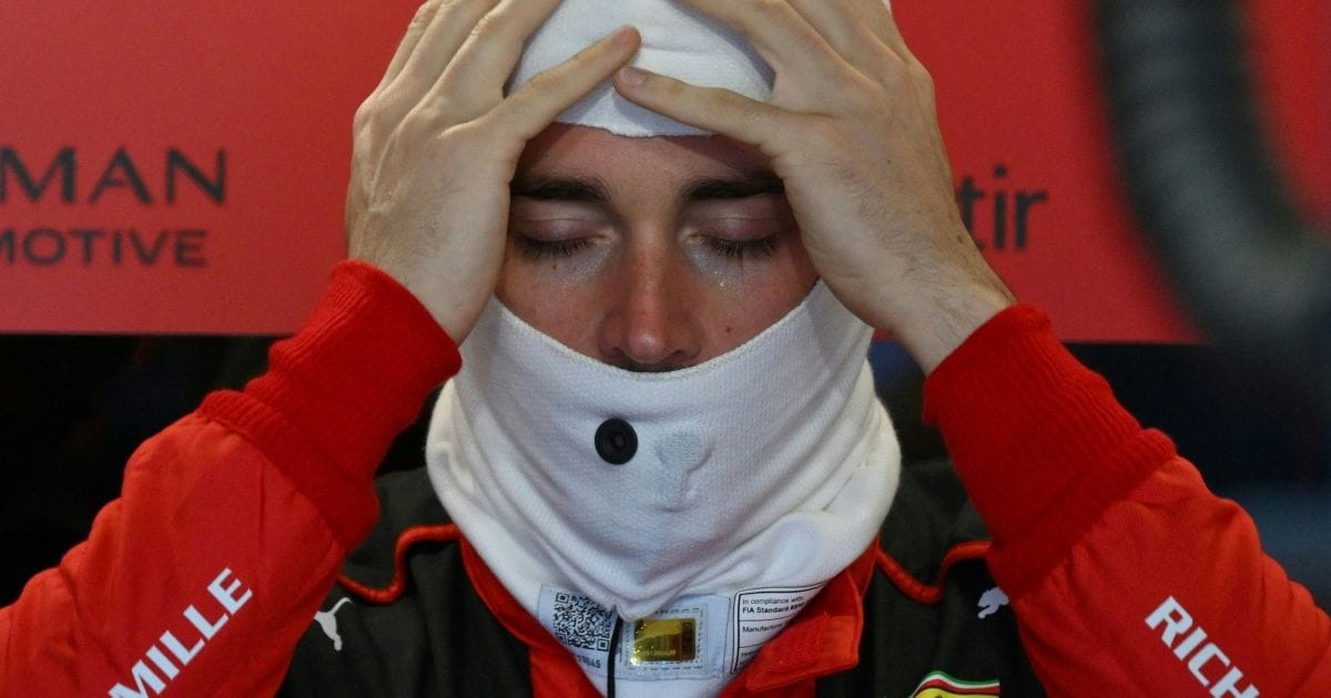 Leclerc se cae en los entrenamientos, pero no pierde la fe en su Ferrari
