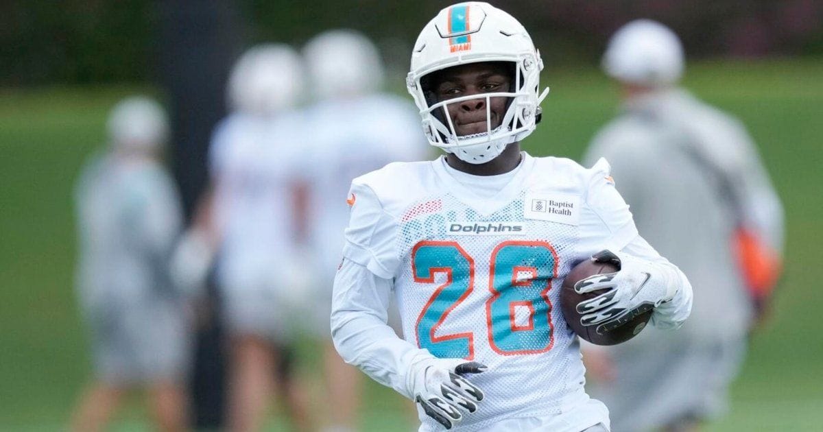 Nuevo jugador de los Dolphins minimiza su tamaño Nuevo jugador de los Dolphins minimiza su tamaño
