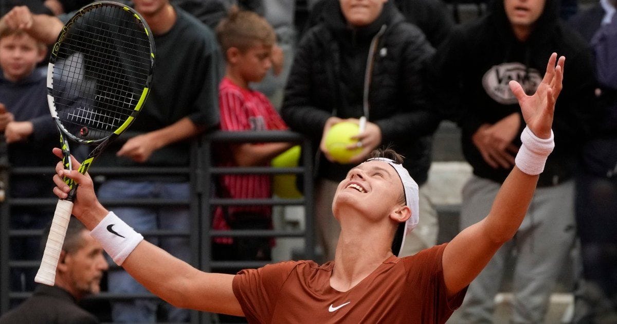Rune vence a Djokovic y lo elimina de Roma Rune vence a Djokovic y lo elimina de Roma