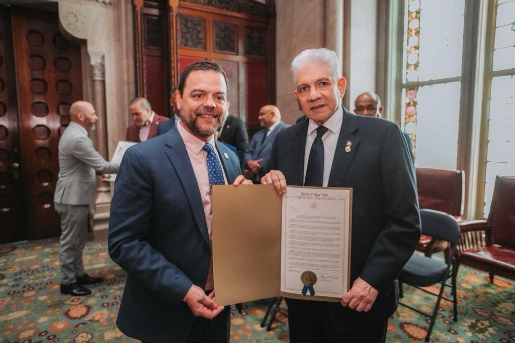 Senado de NY reconoce a Eduardo Estrella por trayectoria política, liderazgo y aporte